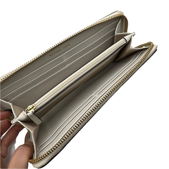 MICHAEL KORS Signature Jet Set Zip Around Wallet - Picture 5 of 9